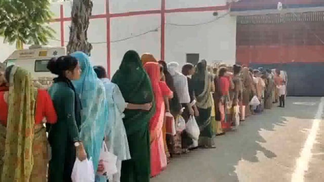 मथुरा जिला कारागार में मनाया गया भैया दूज का पर्व बंदियों में दिखा उत्साह बड़ी संख्या में जिला कारागार में पहुंची बहने
