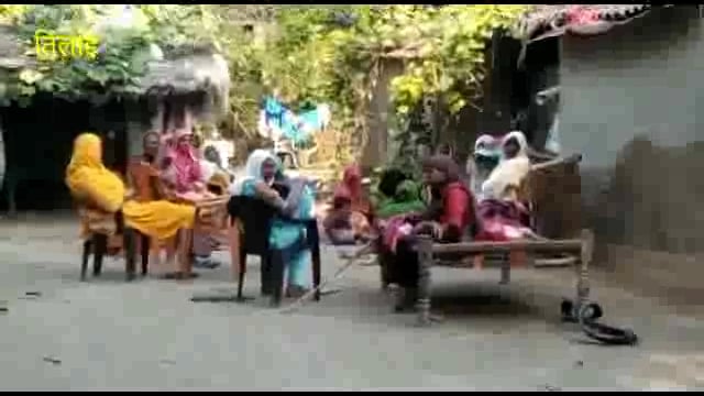 अमेठी
लाश को लेकरफर्जी माग पर अडे घरवालों पर पुलिस सहित राजस्व कर्मीयों की मौजूदगी में लाश को भेजा गया पोस्टमार्टम हेतु।