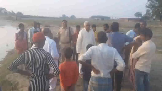 इटवा विधायक माता प्रसाद पांडे ने बेव असनहरा देवरिया चमन में बाढ़ से हुए नुकसान का किया निरीक्षण ।