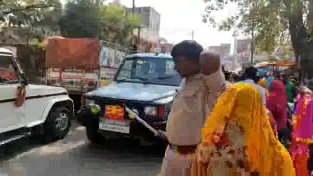 लोक आस्था का महापर्व छठ को तारापुर बाजार में लगी भीड़ जाम की स्थिति बनी रही