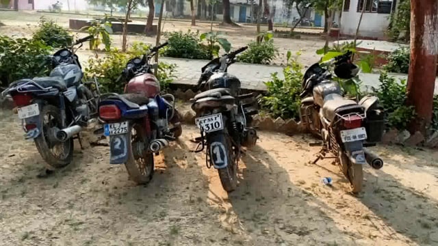 थाना मिश्रौलिया में नियमानुसार 4 अदद लावारिस मोटरसाइकिल की कराई गई नीलामी ।