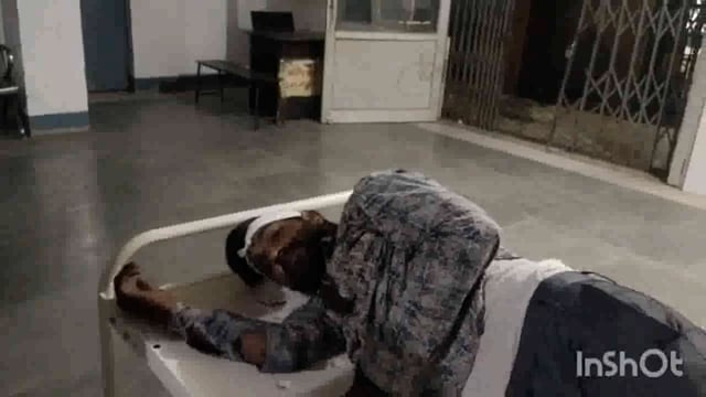 कोसीकला के ग्राम धानोता में दो पक्षों में पेड़ को लेकर हुआ झगड़ा जिसमें एक पक्ष के 6 लोग हुए गंभीर रूप से घायल