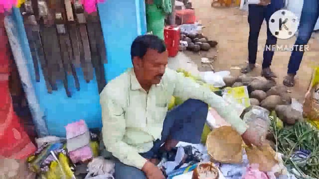 छठ पर्व को लेकर पूजन सामग्री खरीदने हेतु फूलीडूमर बाजार सहित अन्य बाजारों में उमड़ी लोगों की भीड़