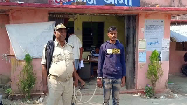 कालीगंज गांव से मर्डर में संलिप्त आरोपित को पुलिस ने किया गिरफ्तार भेजा जेल