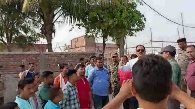 सूरजगढ़ा के कई घाटों का निरीक्षण करने पहुंचेगी लखीसराय के जिलाधिकारी एवं डीडीसी लोगों को दिए खास निर्देश