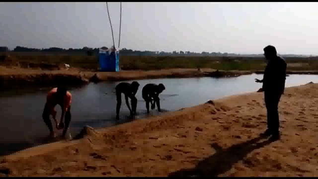 जीविका परियोजना के बीपीएम द्वारा श्रीनगर छठ घाट का किया निरीक्षण, साफ सफाई करने का दिया निर्देश