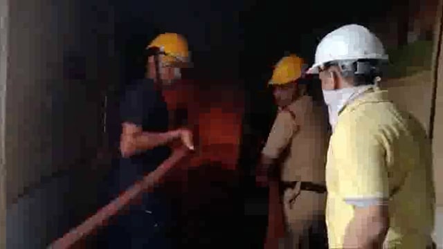 दिबियापुर नगर के सामुदायिक स्वास्थ्य केंद्र में आग पर दमकल विभाग ने पाया काबू थाना पुलिस व जिले के आला अधिकारी मौजूद