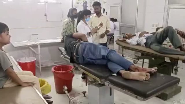 सड़क हादसे में बुजुर्ग और मासूम सहित 4 लोग गम्भीर रूप से घायल