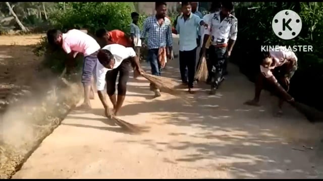 फुल्लीडुमर बाजार के युवाओं द्वारा बाजार से फूलीडूमर डैम तक छठ घाट जाने वाले मार्ग की सफाई कर, रोशनी का किया प्रबंध 