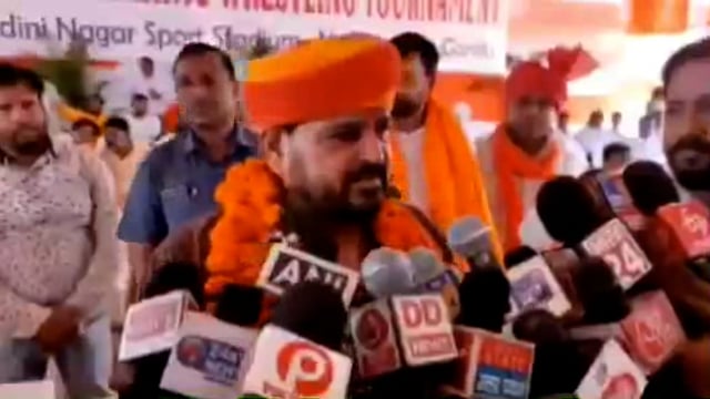 नवाबगंज भारतीय कुश्ती संघ राष्ट्रीय अध्यक्ष बृजभूषण शरण सिंह ने किया प्रतियोगिता का शुभारंभ