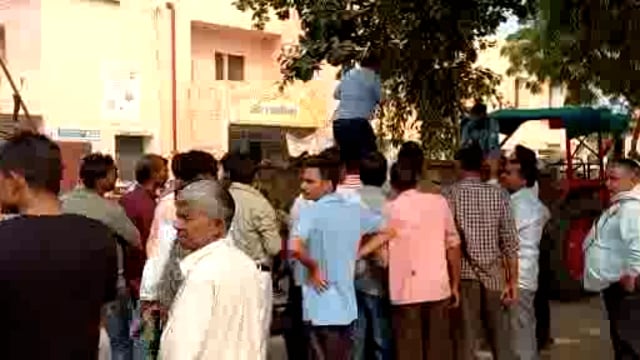 अलीगढ़ पलवल मार्ग पर ट्रैक्टर से गिरकर मजदूर की मौके पर ही मौत