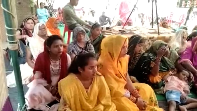 दिबियापुर नगर में श्रीमद् भागवत कथा का चल रहा आयोजन जहां पंडित आचार्य आशीष शुक्ला ने इष्ट देव को लेकर कही बात