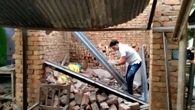 अधिवक्ताओं के तोड़े चेंबर रोष व्याप्त  चलाया बुलडोजर उपजिलाधिकारी छाता श्वेता सिंह की कार्यप्रणाली उठे सवाल