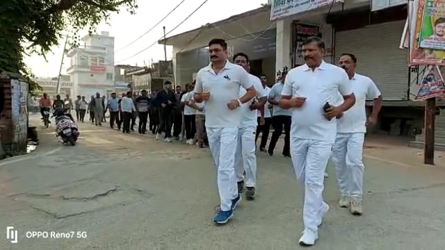 रन फॉर यूनिटी के लिए दौडी जालौन पुलिस

दिया एकता का संदेश 