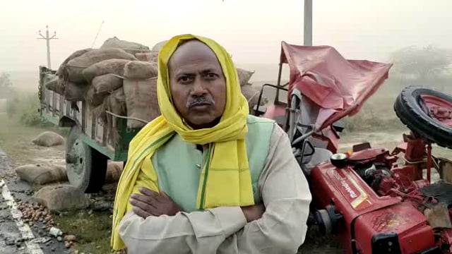बेला बिधूना मार्ग पर ट्रक और ट्रैक्टर की भिड़ंत में किसान ने बताया# सड़क हादसा