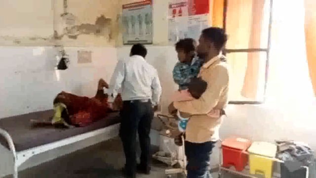 खैर कोतवाली मैं कराना पेट्रोल पंप के पास मारुति कार ने बाइक में मारी टक्कर तीन लोग गंभीर रूप से घायल