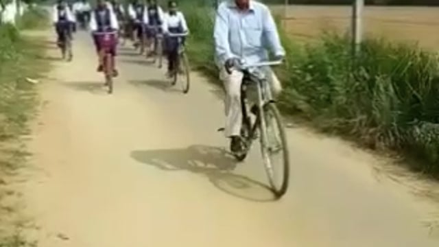 वजीरगंज के हथिनाग स्थित शीतला देवी मेमोरियल स्कूल मे सरदार बल्लभ भाई पटेल की जयंती पर निकाली गई रैली