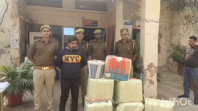 कोसीकला में पुलिस ने 195 किलो गांजा सहित एक अभियुक्त को किया गिरफ्तार दो वे मौके से फरार