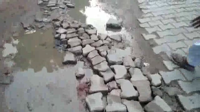 अक्षय नवमी और देवोत्थान एकादशी की तैयारियां करने में लगा है प्रशासन,
 फिर भी स्वरस्वती कुंड पर लगा है गंदगी का अंबार।