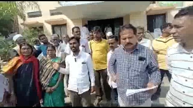 डिग्रस येथील सर्वे न 103 मधील जमिनीवरील घराच्या नोंदी करून घ्याव्यात,वंचित बहुजन आघाडीचे उपजिल्हाधिकारी यांना निवेदन