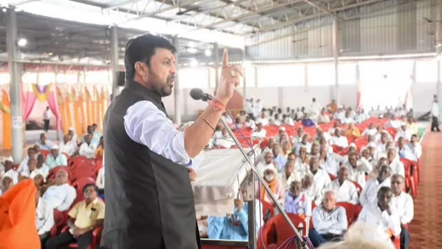 निवृत्त कर्मचाऱ्यांच्या हक्कासाठी संघर्ष समितीचा लढा,माजी गृहराज्यमंत्री आमदार संजय बनसोडे