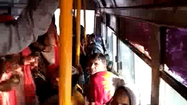 परिक्रमार्थियों ने किया बस को भक्ति रस से सराबोर