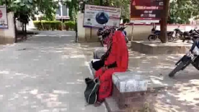 दबंगों की छेड़छाड़ से परेशान छात्रा ने छोड़ा स्कूल