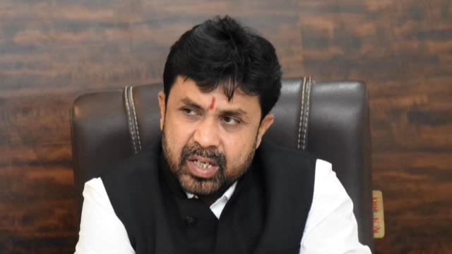 आमदार संजय बनसोडे यांनी घेतला लातूर  येथे जलसंपदा विभागाच्या कामाचा आढावा