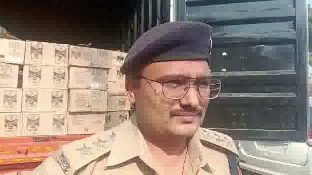 वाइट सीओ छाता गौरव त्रिपाठी