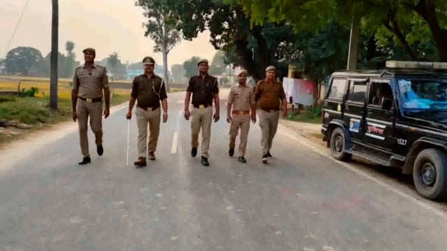 मिश्रौलिया पुलिस ने थाना क्षेत्र में शांति व्यवस्था के दृष्टिगत अलग-अलग स्थानों पर किया गस्त संदिग्धों की की गई चेकिंग ।