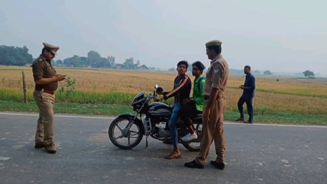 यातायात माह को लेकर इटवा तहसील क्षेत्र में पुलिस ने चलाया चेकिंग अभियान 24 वाहनों से वसूले ₹28000 का समन शुल्क