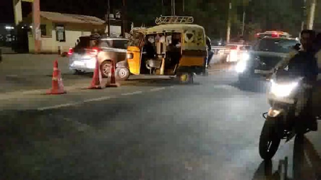 यातायात महीने के दूसरे दिन पागल बाबा तिराया पर ई रिक्शा व टेंपो चालक उड़ा रहे जमकर धज्जियां।