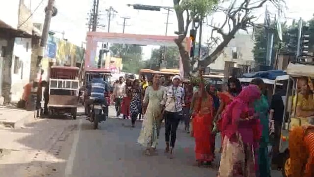 अक्षय नवमी पर्व पर हजारों परिक्रमार्थीयों ने वृंदावन में पंचकोशीय परिक्रमा कर कमाया पुण्य लाभ।