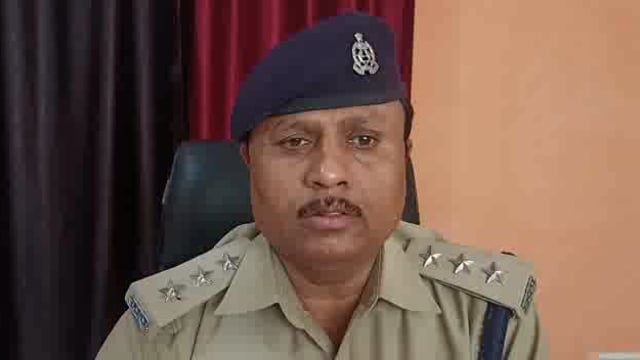 थाना बेला क्षेत्र के अन्तर्गत ऑटो में पीछे आ रहे कन्टेनर द्वारा टक्कर मारने के संबन्ध में क्षेत्राधिकारी बिधूना द्वारा 