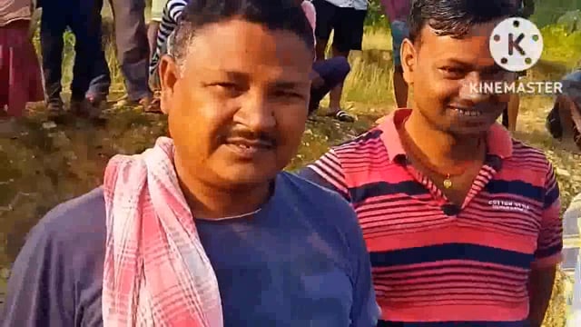 दूधटिया जंगल से भटक कर एक नीलगाय दूधघटिया पोखर के पास खाई में गिरी, मौके पर वन विभाग के कर्मी पहुंचे 