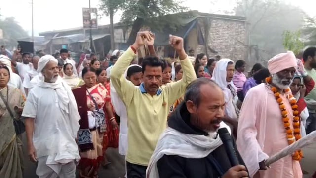 देवोत्थानी एकादशी पर वृंदावन की पंचकोसीय परिक्रमा में,परिक्रमार्थियों की भारी संख्या में उमड़ी भीड़।