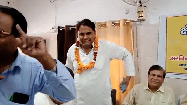 खैर ब्लॉक सभागार में क्षेत्र पंचायत सदस्य व प्रधानों की हुई बैठक