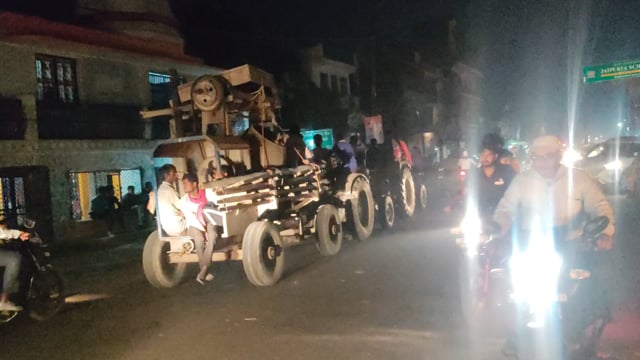 दिबियापुर थाना प्रभारी शशिभूषण मिश्रा ने थाना पुलिस के साथ नगर में किया पैदल गस्त