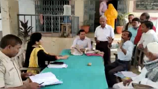 तारापुर थाना में लगे जनता दरबार में अंचल अधिकारी एवं थाना अध्यक्ष ने 3 मामले का ऑन द स्पॉट निपटारा
