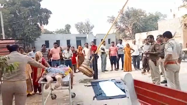 कोतवाली खैर बड़े बिजली घर के पास ट्रक ने बाइक सवार को मारी टक्कर महिला की मौके पर ही मौत