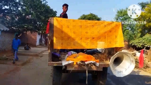 मृत हनुमान का भव्य शव यात्रा निकालकर गोरगामा गांव के ग्रामीणों ने गाजे-बाजे के साथ ले गया सुल्तानगंज गंगा घाट