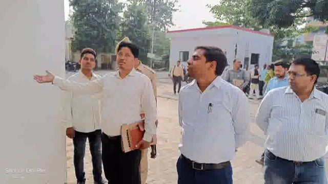 अविलंब वापस करें लंबित धनराशि ब्लॉक कार्यालय व सीएचसी के निरीक्षण के दौरान सीडीओ जयेन्द्र कुमार ।