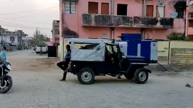 दिल्ली से ट्रेन द्वारा वरसोली जंक्शन जा रहे नव युवक की हुई मौत आरपीएफ व जीआरपी ने पहुंचाया अस्पताल फफूंद रेलवे स्टेशन 