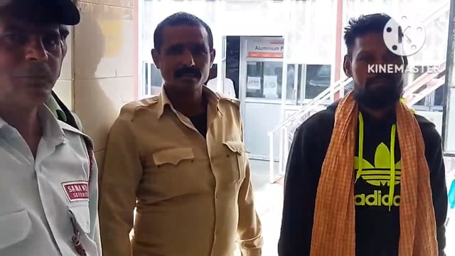 फुल्लीडुमर थाना की पुलिस 5 लीटर महुआ शराब के साथ फुल्लीडुमर बाजार के एक शराब कारोबारी को किया गिरफ्तार