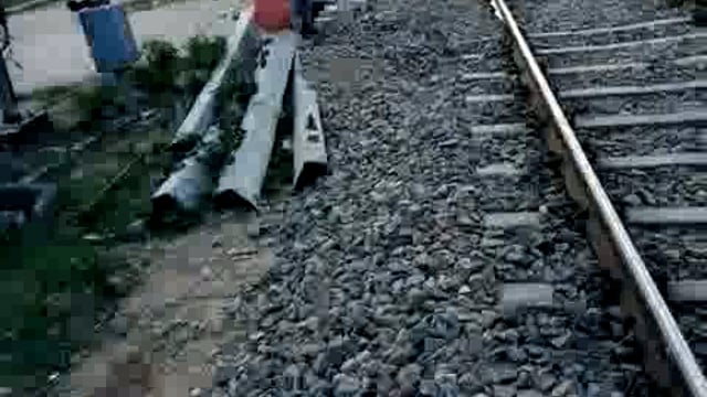 पूर्वोत्तर रेलवे के सोनई _राया स्टेशन के मध्य स्थित गेट संख्या 332 सी पर चला कार्य: यातायात रहा बाधित