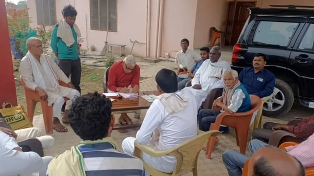 इटवा विधायक माता प्रसाद पांडे ने इटवा स्थित अपने आवास पर क्षेत्रवासियों की सुनी समस्या ।