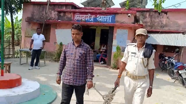 खरबन्ना गांव से पुलिस ने एक शराबी को किया गिरफ्तार भेजा न्यायिक हिरासत जेल