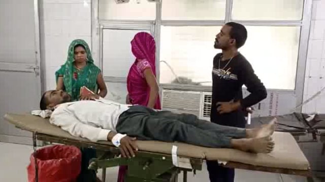 हादसे की चपेट में आकर बाइक सवार 3 लोग गम्भीर रूप से घायल