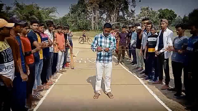 नवाजगढ़ पोखर स्थित मैदान पर क्रिकेट टूर्नामेंट का हुआ आयोजन उप मुखिया ने फीता काटकर किया विधिवत उद्घाटन