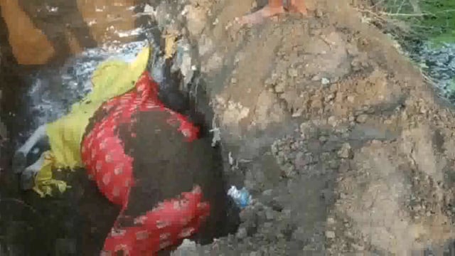 माट की अरुआ ग्राम पंचायत के प्रधान द्वारा मृत गोवंश का कराया विधि विधान से अंतिम संस्कार